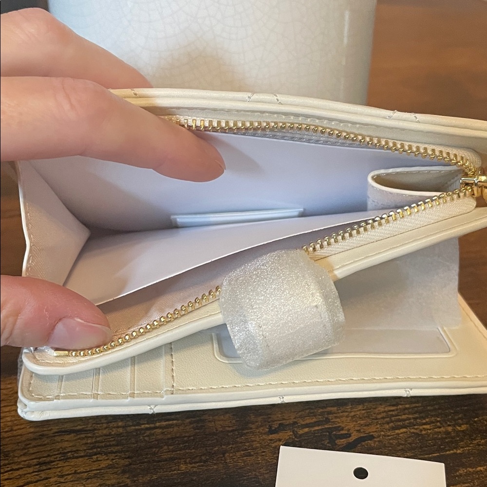 NWT Kate Spade Cream Quilted Compact Bifold Wallet - Picture 4 of 8